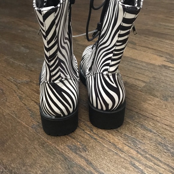 CINAK WOMEN COMBAT ANKLE BOOTS WITH ZIPPER SIDE POCKET. NEW. EASY WEAR. SIZE 8 - Picture 5 of 7